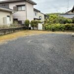 家屋の奥の庭の様子